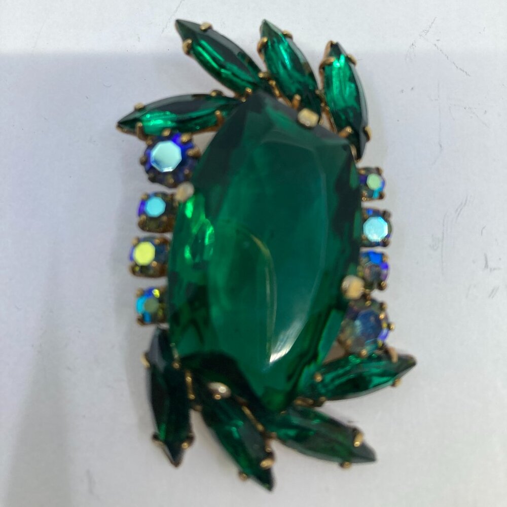 Vtg 1960 emerald green crystal rhinestone brooch